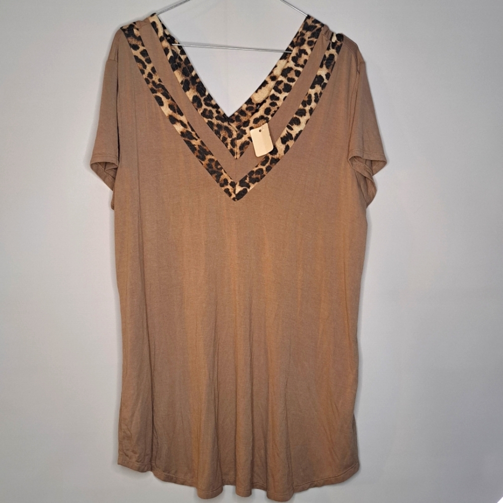NWT Vision USA Blouse XL Leapoard Trim Tan Free Flowing V-Neck New